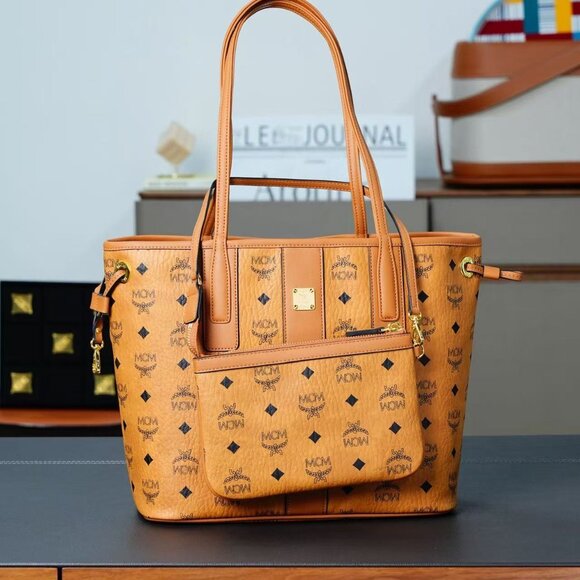 MCM Reversible Liz Shopper in Visetos - Picture 4 of 7